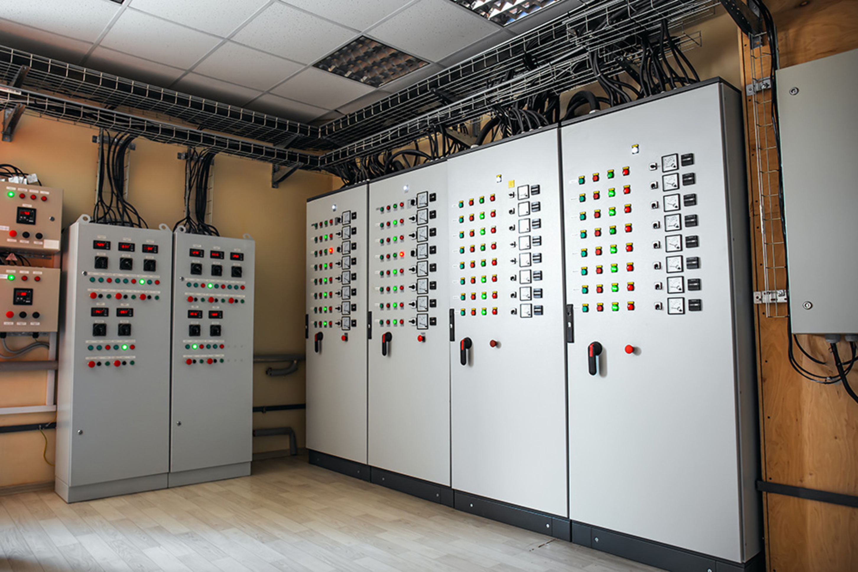Schalt­anlagen­bau bei Hausmann Elektro GmbH in Schneeberg